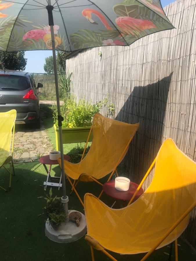 Gardencaravan Near Ghent In Green Area Eksteriør bilde