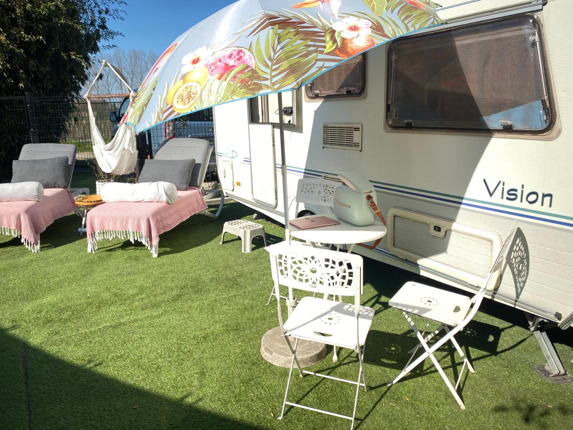 Gardencaravan Near Ghent In Green Area Eksteriør bilde