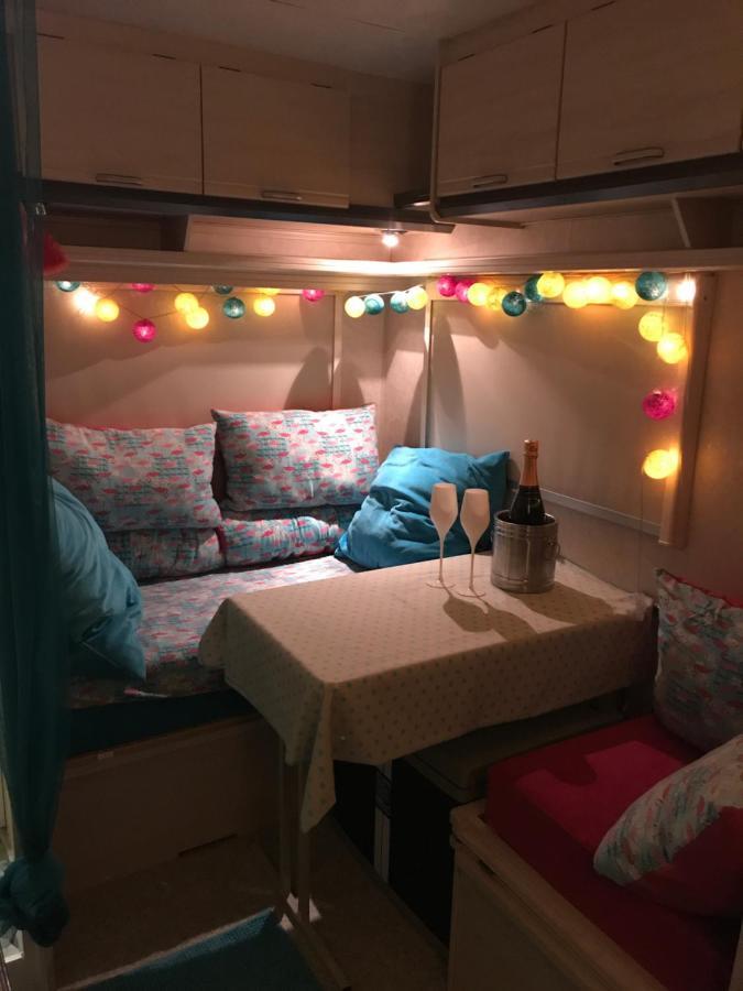 Gardencaravan Near Ghent In Green Area Eksteriør bilde